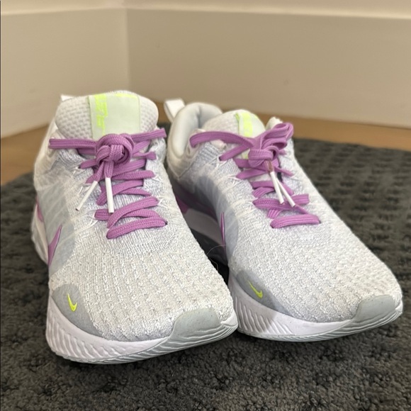 NEW without box Nike Max Women's White and Purple Running  Shoes - Picture 1 of 8